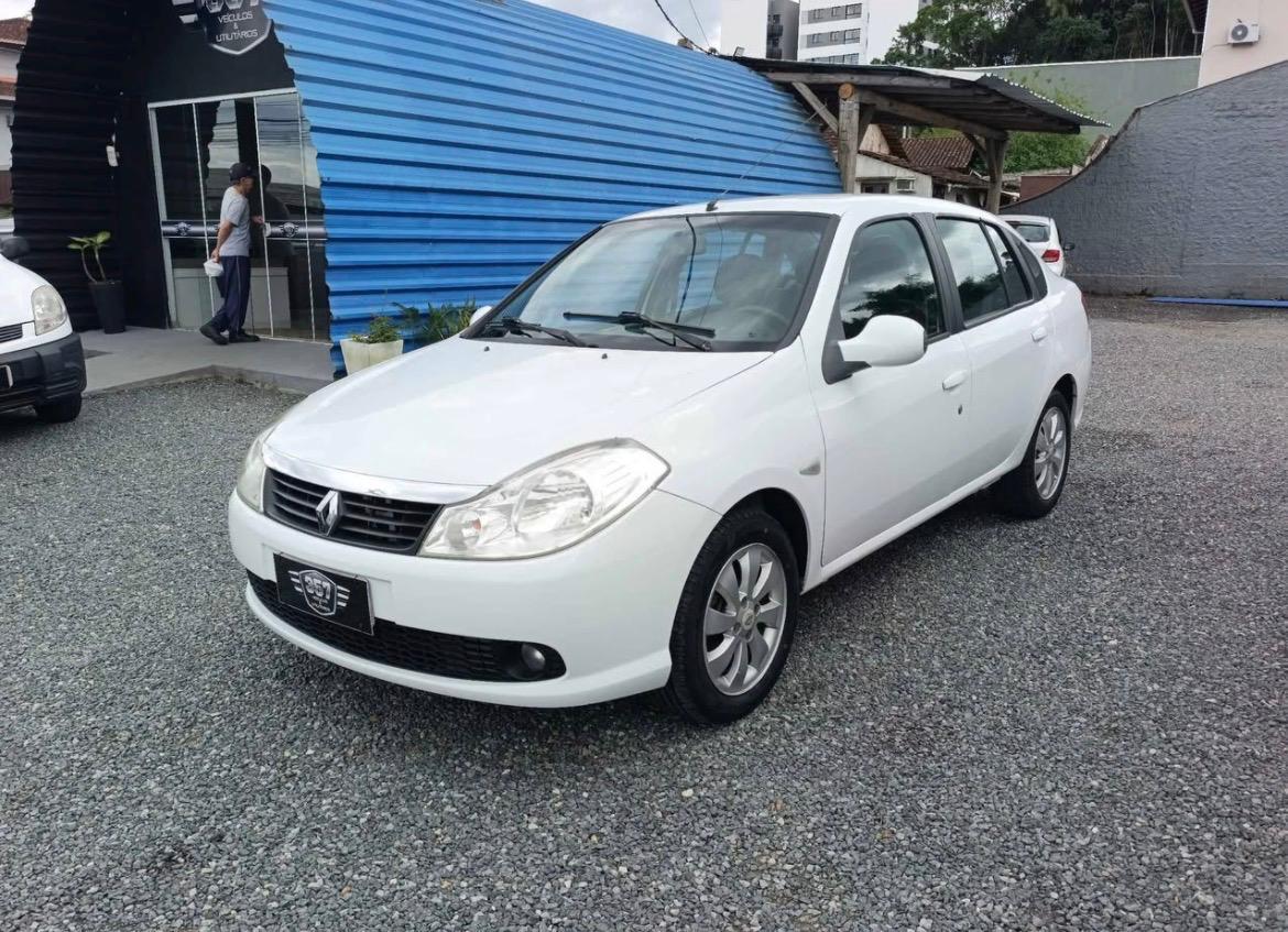 Renault Simbol Privilege 1.6 2013 — foto 2 de 15