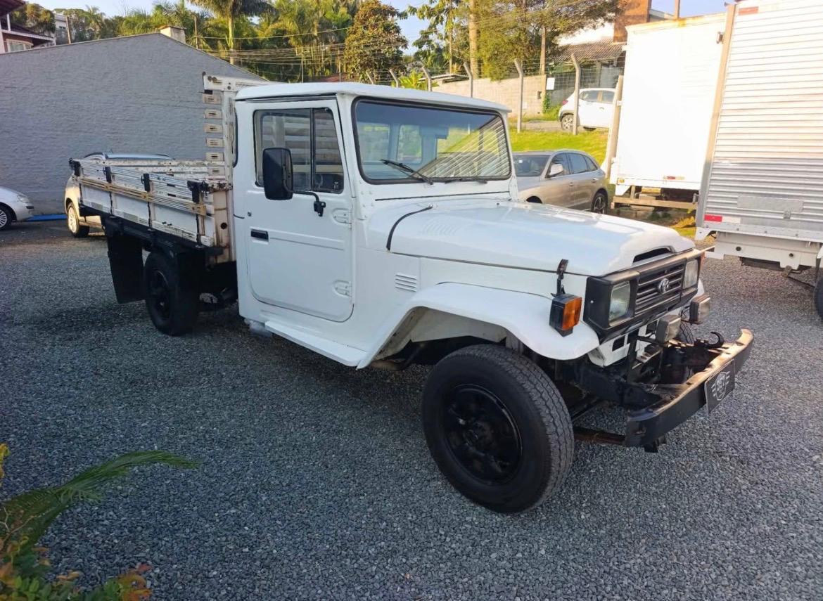 Toyota Bandeirantes Carroceria Ano 1999 Turbo Diesel 4x4 4x4 Turbo Diesel 3.0 Manual 1999 — foto 2 de 5